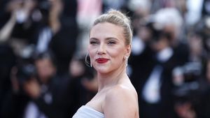 Scarlett Johansson Bikin Cannes Gemerlap dengan Berlian 62 Karat
