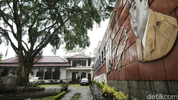 Kisah Perjuangan Bung Karno di Gedung Indonesia Menggugat