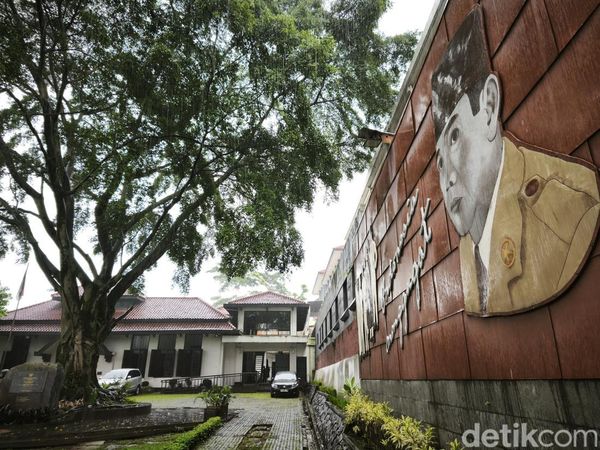 Kisah Perjuangan Bung Karno di Gedung Indonesia Menggugat