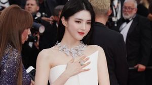 Momen Han So Hee di Cannes: Handukan, Berenang, Karpet Merah