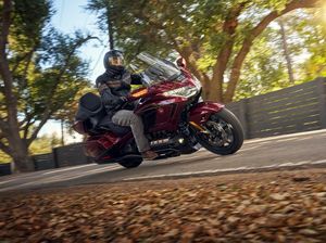 Potret Honda Gold Wing Edisi 50 Tahun yang Dibanderol Rp 1,1 Miliar Potret Honda Gold Wing Edisi 50 Tahun yang Dibanderol Rp 1,1 Miliar