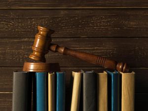 10 Perbedaan Hukum Pidana dan Hukum Perdata Beserta Contoh Kasusnya 10 Perbedaan Hukum Pidana dan Hukum Perdata Beserta Contoh Kasusnya