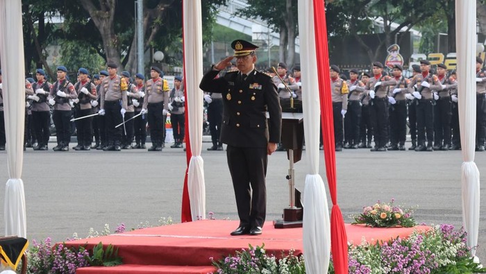 Irwasda Polda Metro Jaya Komisaris Besar Nurcholis memimpin upacara Hari Kebangkitan Nasional. Irwasda Polda Metro Jaya Komisaris Besar Nurcholis memimpin upacara Hari Kebangkitan Nasional. Harkitnas