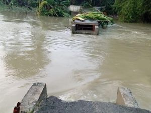 Jembatan Kalangan Blora Putus Tergerus Banjir Sungai Lusi Jembatan Kalangan Blora Putus Tergerus Banjir Sungai Lusi