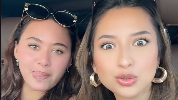 7 Foto Kedekatan Jennifer Coppen & Zoe Wassink yang Jadi Sorotan