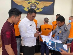 Imigrasi Deportasi 5 WN China Penambang Emas Ilegal di Gorontalo