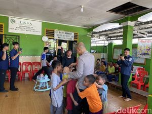 Kapolda Bagikan Al-Quran untuk 2 Panti Asuhan di Babel