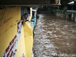 Rasa Cemas di Balik Kemilau Jalan Braga Bandung