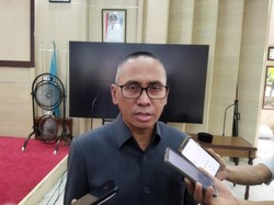 Warga Pandeglang Perbaiki Jalan Rusak Secara Swadaya, Pemkab Minta Bersabar Warga Pandeglang Perbaiki Jalan Rusak Secara Swadaya, Pemkab Minta Bersabar
