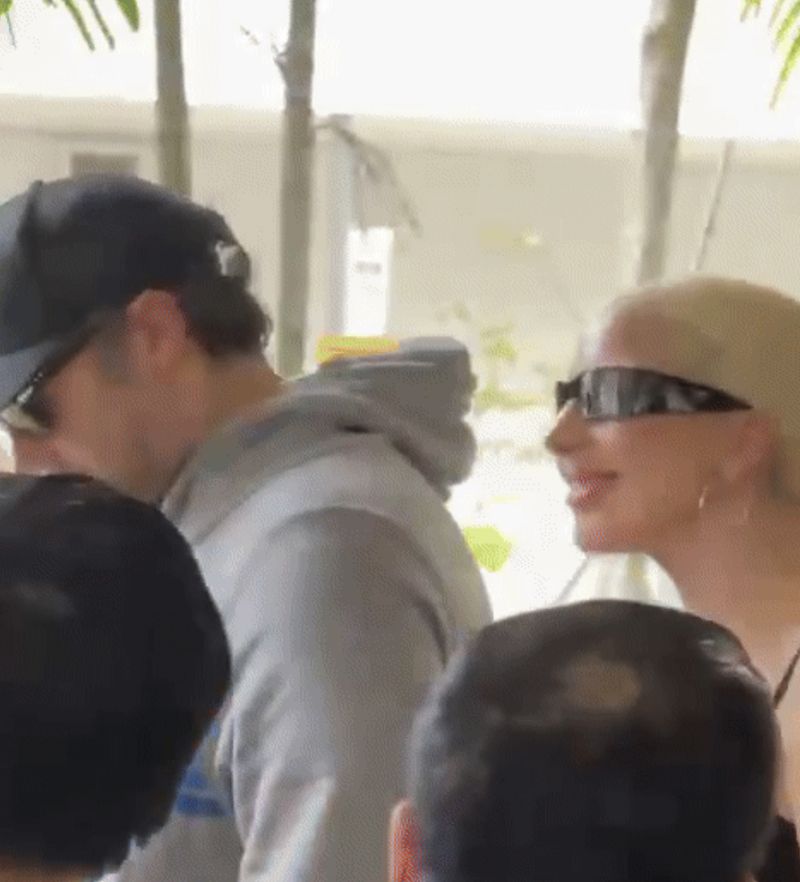 Lady Gaga Konser di Singapura, Sempat Jajan di Maxwell Food Centre