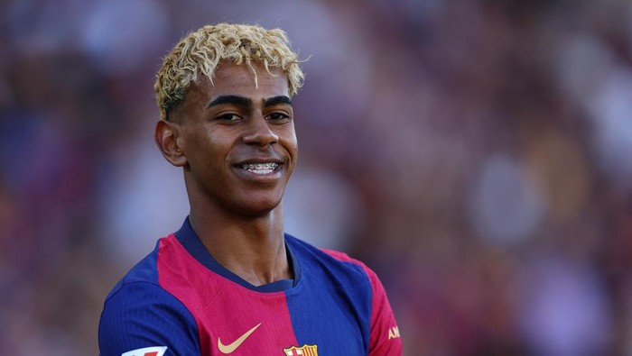 Soccer Football - LaLiga - FC Barcelona v Villarreal - Estadi Olimpic Lluis Companys, Barcelona, Spain - May 18, 2025 FC Barcelona's Lamine Yamal celebrates scoring their first goal REUTERS/Albert Gea