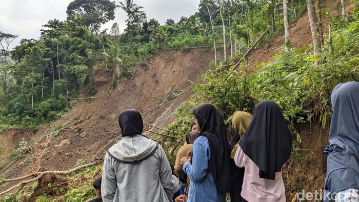Longsor di Trenggalek.