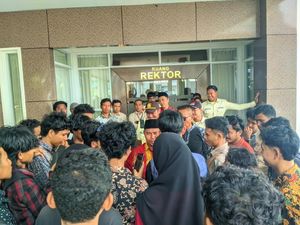 Mahasiswa UIN Mataram Desak Rektor Pecat Dosen Cabul Mahasiswa UIN Mataram Desak Rektor Pecat Dosen Cabul