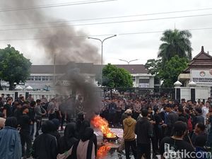 Rapor Merah dari Mahasiswa Tasik untuk 100 Hari Kerja Viman-Diky Rapor Merah dari Mahasiswa Tasik untuk 100 Hari Kerja Viman-Diky