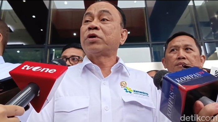 Menteri Koperasi Budi Arie usai audiensi dengan KPK. Menteri Koperasi Budi Arie usai audiensi dengan KPK.