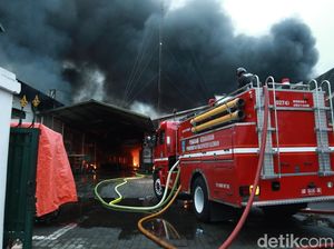 Pabrik Garmen di Sleman Kebakaran, Bagaimana Nasib Ribuan Buruhnya? Pabrik Garmen di Sleman Kebakaran, Bagaimana Nasib Ribuan Buruhnya?