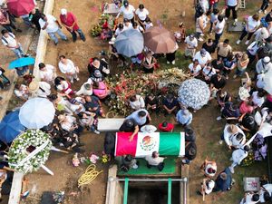 Pemakaman Cadet Mexico, Korban Tabrakan Kapal di Jembatan Brooklyn Pemakaman Cadet Mexico, Korban Tabrakan Kapal di Jembatan Brooklyn