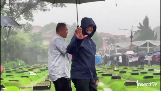 Prosesi Pemakaman Jenazah Mendiang Suami Najwa Shihab