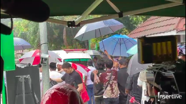 Prosesi Pemakaman Jenazah Mendiang Suami Najwa Shihab