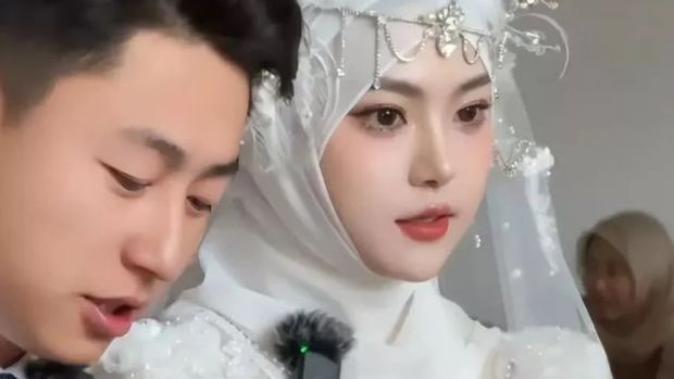 Pengantin hijab viral, kecantikannya dikira bikinan AI.