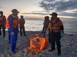 Penumpang KM Tidar yang Lompat ke Laut Ditemukan Tewas di Perairan Pangkep Penumpang KM Tidar yang Lompat ke Laut Ditemukan Tewas di Perairan Pangkep