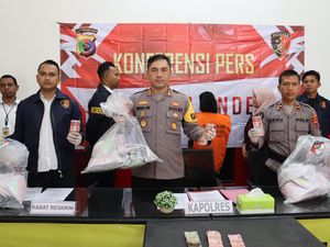 Diduga Gelapkan Uang Rp 1,9 Miliar, Mantan Bendahara RSUD Ende Tersangka! Diduga Gelapkan Uang Rp 1,9 Miliar, Mantan Bendahara RSUD Ende Tersangka!