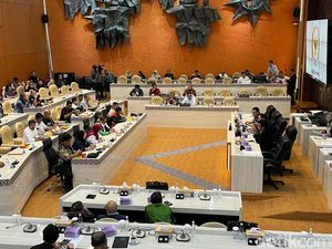 Komisi V DPR dan Driver Ojol Mulai Rapat Bahas RUU Transportasi Online