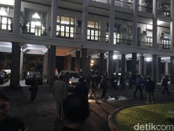 Aksi Mahasiswa UGM Kemah di Balairung Ricuh Usai Ditemui Rektor