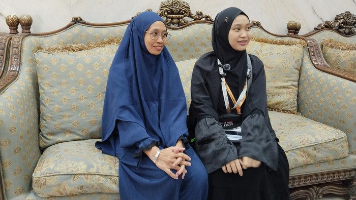 Remaja asal Pati, Zahrotun Ulin Nasroh (18), jadi jemaah haji termuda Indonesia tahun ini Remaja asal Pati, Zahrotun Ulin Nasroh (18), jadi jemaah haji termuda Indonesia tahun ini