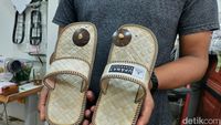 Mengintip Pembuatan Sandal Khusus Candi Borobudur