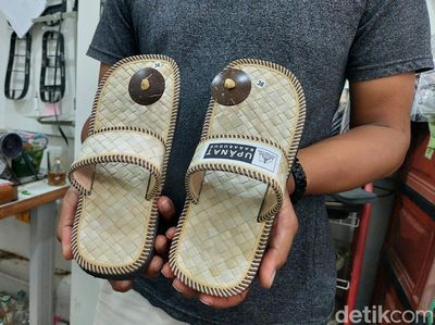 Mengintip Pembuatan Sandal Khusus Candi Borobudur