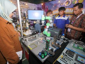 Keren! Siswa SMK Pamer Karya Robot dan Mobil Listrik di Sidoarjo Keren! Siswa SMK Pamer Karya Robot dan Mobil Listrik di Sidoarjo