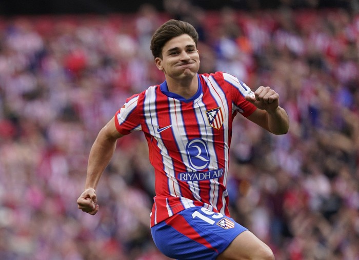 Soccer Football - LaLiga - Atletico Madrid v Real Betis - Metropolitano, Madrid, Spain - May 18, 2025 Atletico Madrids Julian Alvarez celebrates scoring their first goal REUTERS/Ana Beltran