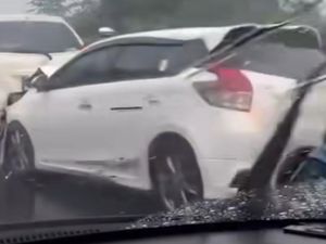 5 Mobil Tabrakan Beruntun di Tol Padaleunyi, Tak Ada Korban 5 Mobil Tabrakan Beruntun di Tol Padaleunyi, Tak Ada Korban