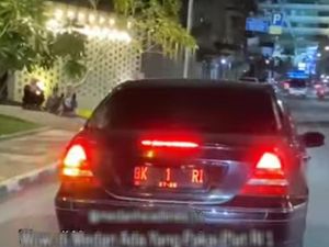 Mobil di Medan yang Pakai Pelat BK 1 RI Resmi, Bayar PNBP Mobil di Medan yang Pakai Pelat BK 1 RI Resmi, Bayar PNBP