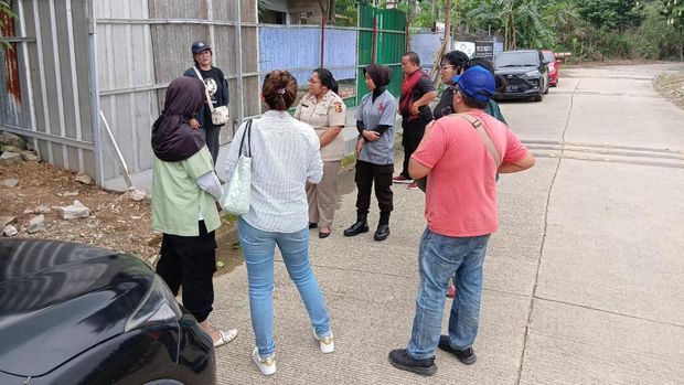 Tim K9 Direktorat Polisi Satwa Korsabhara Baharkam Polisi Republik Indonesia merespons trend kabar anjing disangka  diracun di Sentul, Bogor, Jawa Barat (Jabar).