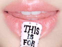 Pesona Bibir Pink Menghiasi Sampul Album Keempat TWICE