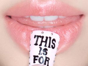 Bibir Pink di Sampul Full Album Ke-4 TWICE Bibir Pink di Sampul Full Album Ke-4 TWICE