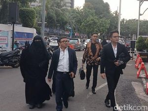 Duduk Perkara Umi Pipik Polisikan 2 Akun Netizen Pembully Duduk Perkara Umi Pipik Polisikan 2 Akun Netizen Pembully