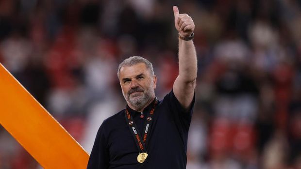 Soccer Football - Europa League - Final - Tottenham Hotspur v Manchester United - San Mames, Bilbao, Spain - May 21, 2025 Tottenham Hotspur manager Ange Postecoglou celebrates after winning the Europa League Final REUTERS/Andrew Couldridge