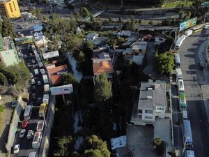 Bolivia Krisis BBM, Kendaraan Mengular di SPBU Bolivia Krisis BBM, Kendaraan Mengular di SPBU