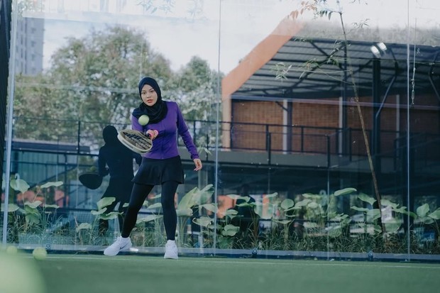 Aurel Hermansyah bermain olahraga padel/Foto: Instagram @aurelie.hermansyah