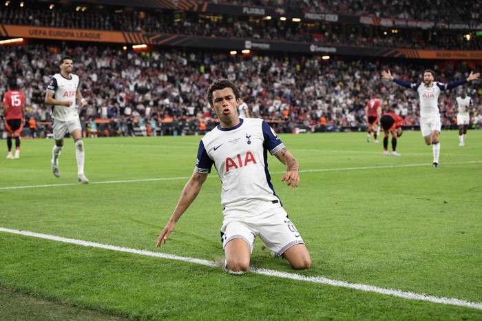 Brennan Johnson Tottenham Hotspur's Welsh forward #22 Brennan Johnson celebrates scoring the opening goal during the UEFA Europa League final football match between Tottenham Hotspur and Manchester United at San Mames stadium in Bilbao on May 21, 2025. (Photo by Josep LAGO / AFP)