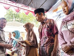 Senyum Bahagia Warga Relokasi Cibodas-Cipicung Terima Sertifikat Gratis Senyum Bahagia Warga Relokasi Cibodas-Cipicung Terima Sertifikat Gratis