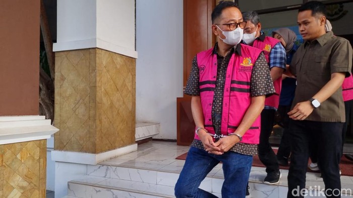 Kejari Jakpus menetapkan 5 tersangka kasus dugaan korupsi proyek Pusat Data Nasional Sementara (PDNS). (Taufiq/detikcom). Kejari Jakpus menetapkan 5 tersangka kasus dugaan korupsi proyek Pusat Data Nasional Sementara (PDNS). (Taufiq/detikcom).