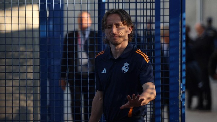 Soccer Football - LaLiga - Getafe v Real Madrid - Estadio Coliseum, Getafe, Spain - April 23, 2025 Real Madrids Luka Modric arrives at the stadium ahead of the match REUTERS/Isabel Infantes