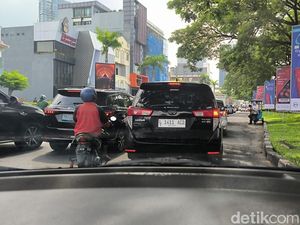 Arah PTC Surabaya Macet Parah, Pengendara Terjebak 30 Menit
