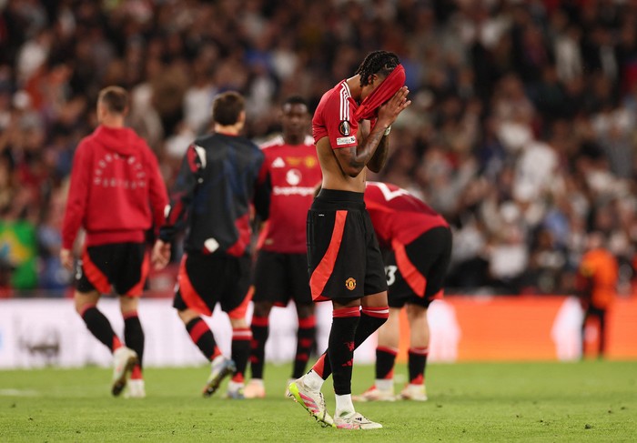 Soccer Football - Europa League - Final - Tottenham Hotspur v Manchester United - San Mames, Bilbao, Spain - May 21, 2025 Manchester Uniteds Leny Yoro looks dejected after the match REUTERS/Isabel Infantes