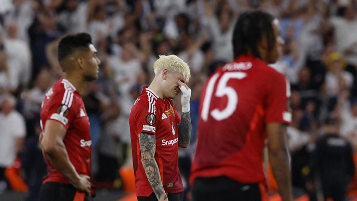 Manchester United Soccer Football - Europa League - Final - Tottenham Hotspur v Manchester United - San Mames, Bilbao, Spain - May 21, 2025 Manchester Uniteds Alejandro Garnacho looks dejected after the match REUTERS/Vincent West