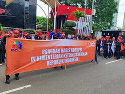 Massa Buruh Demo di KPK, Minta Kasus Kemnaker Diusut Tuntas